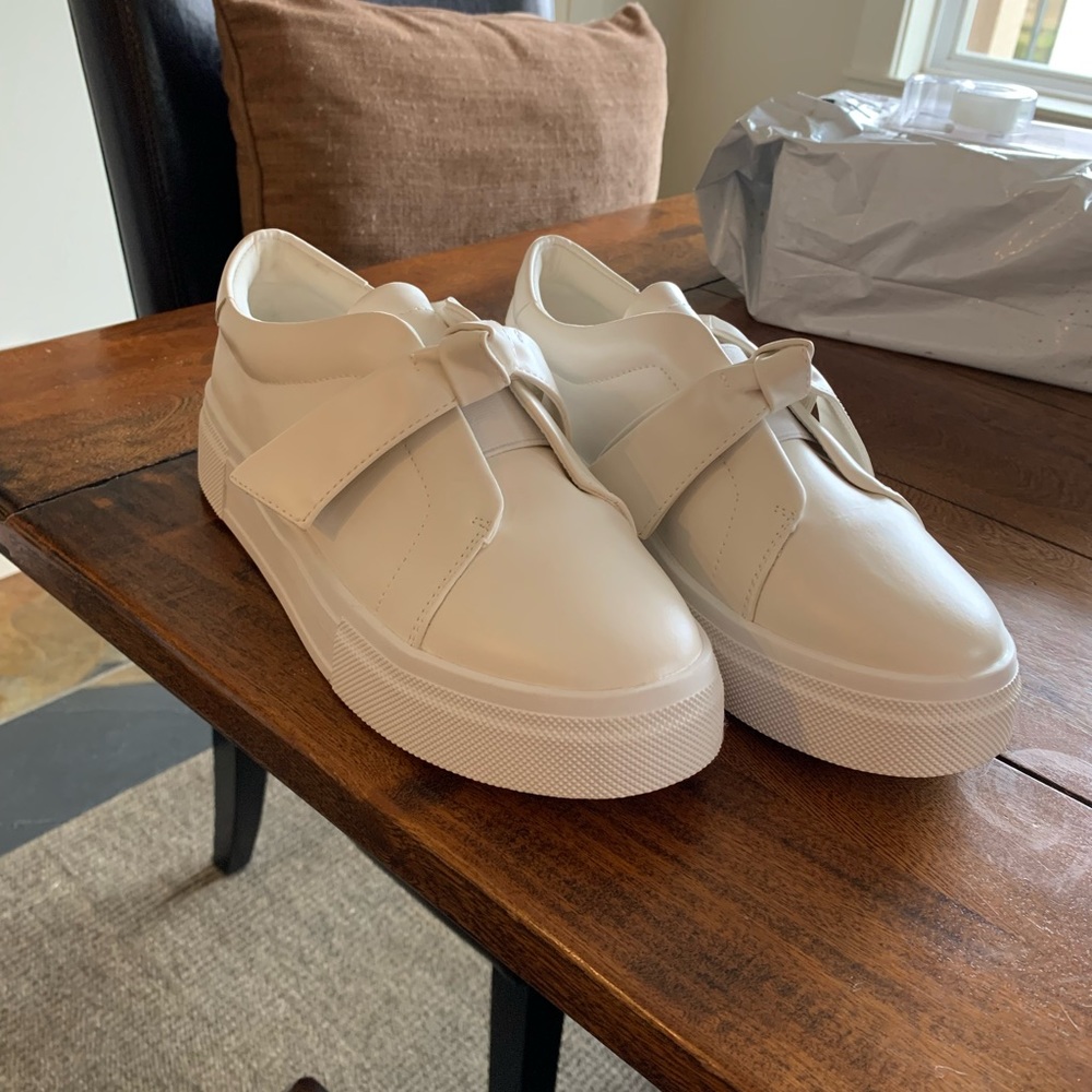 White Sneakers with Bow - Picture 2 of 4